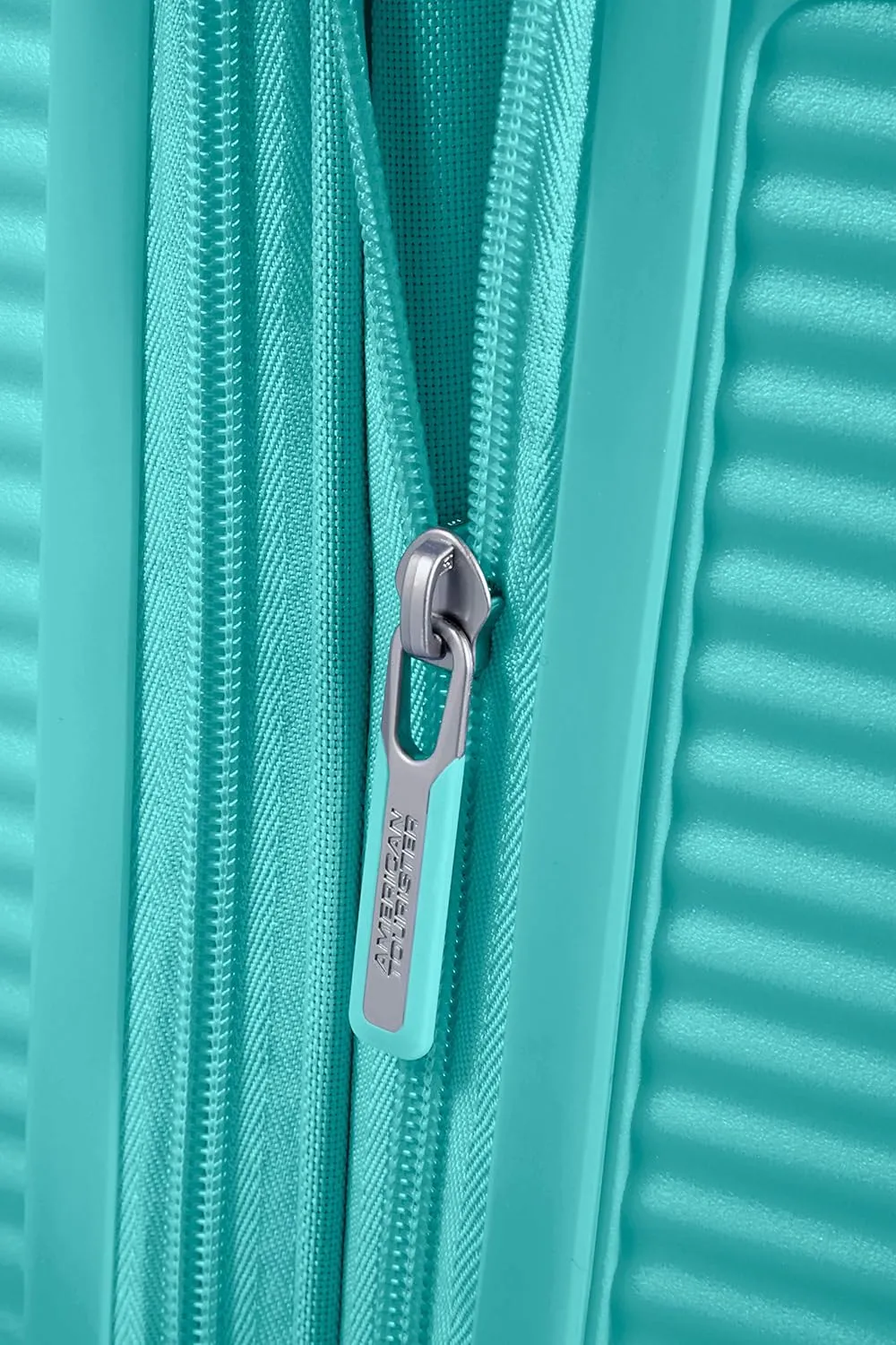American Tourister Unisex_Adult Soundbox, Blue (Poolside Blue), Spinner M EXP (67 cm-71.5/81 L)
