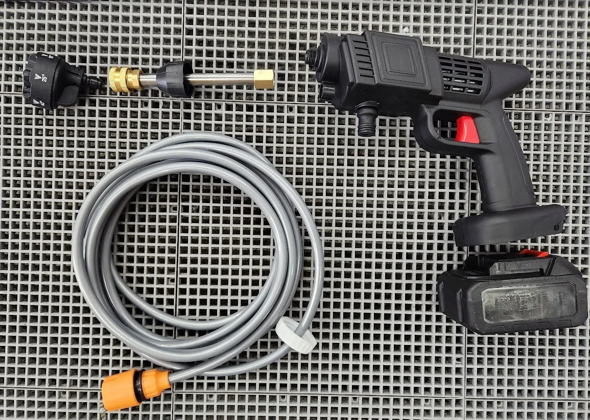 Battery Powered Spray Pistol Kit (includes 3 LDPE Bags (2.5 gallons ea))