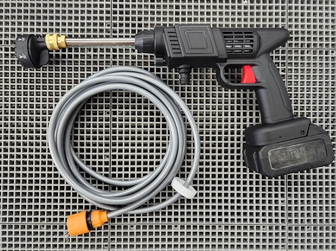 Battery Powered Spray Pistol Kit (includes 3 LDPE Bags (2.5 gallons ea))