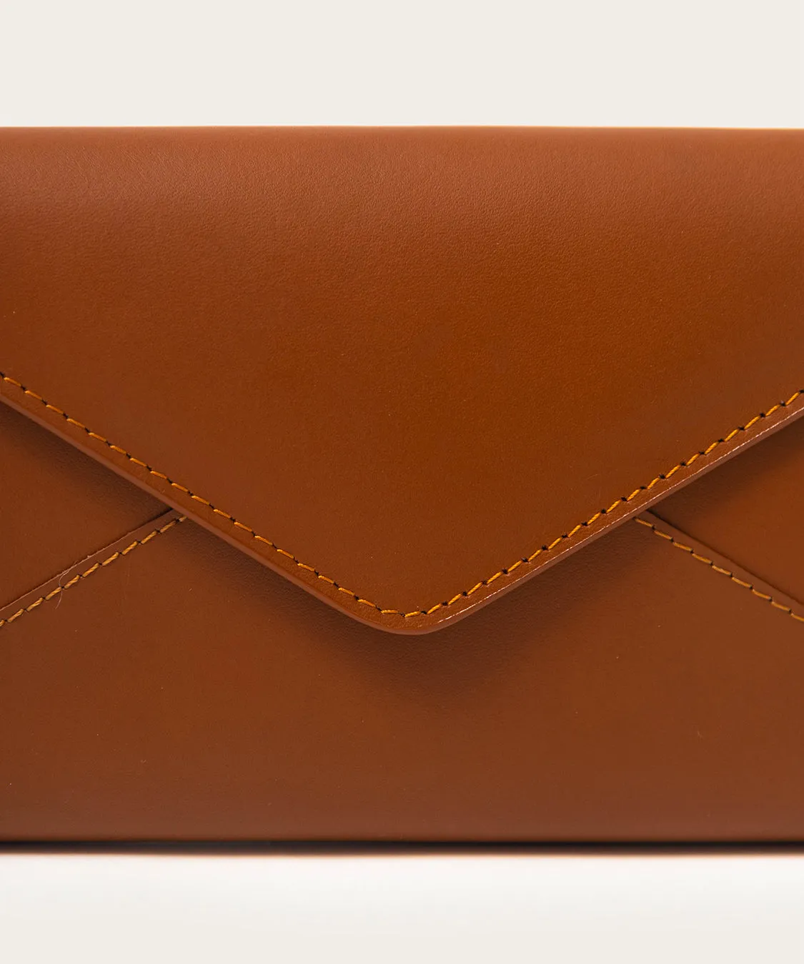 CAROLENA CLUTCH - Tan