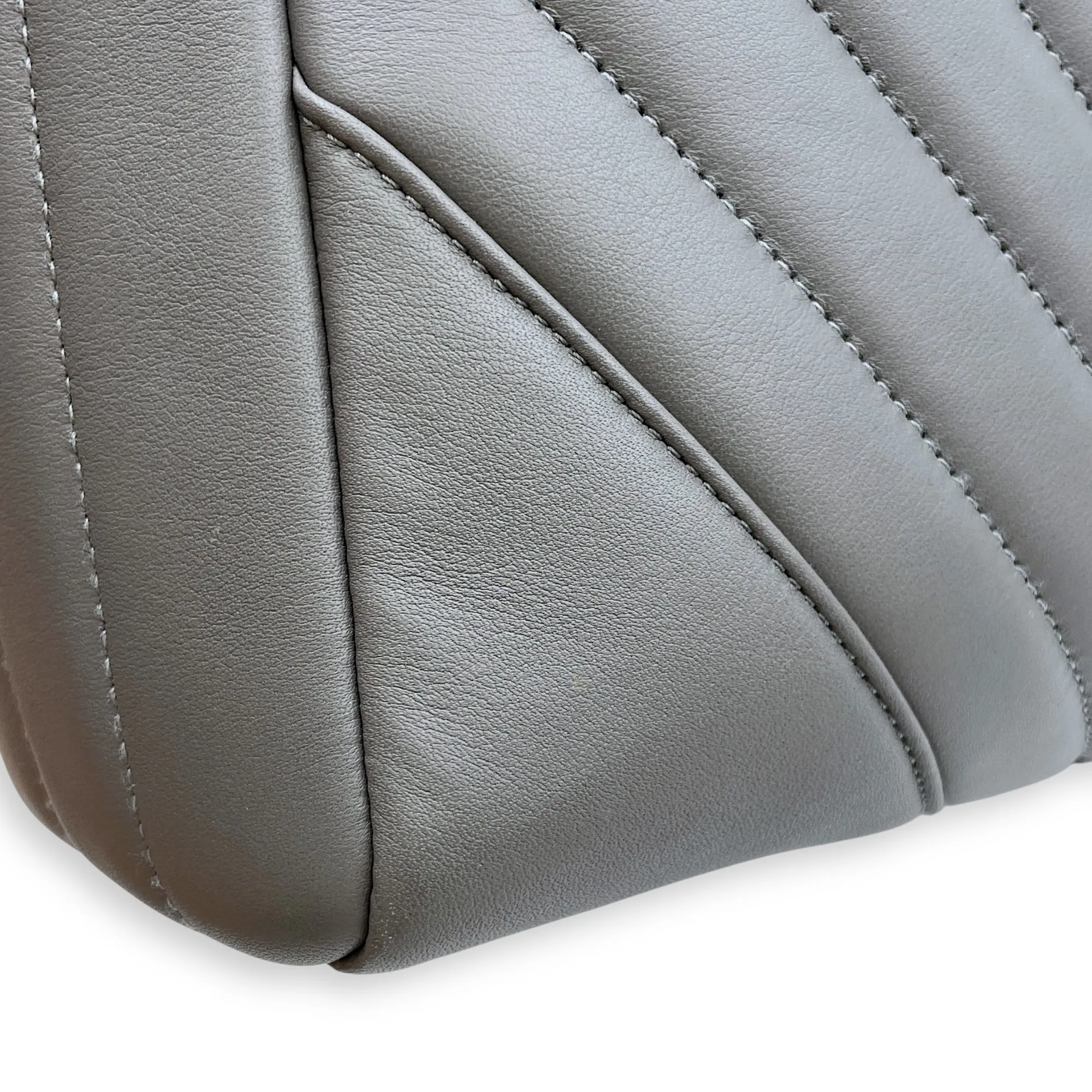 Chevron Print Seasonal Tote 25x21x9cm Grey Shoulder Bag in Lambskin, Gold hardware