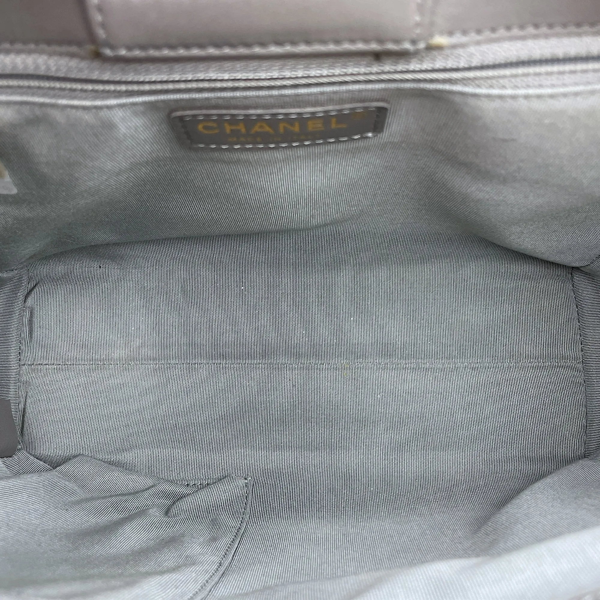Chevron Print Seasonal Tote 25x21x9cm Grey Shoulder Bag in Lambskin, Gold hardware