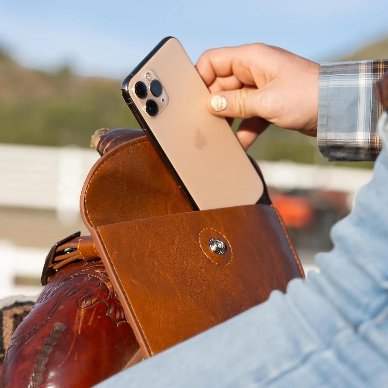 Compact Horse Saddle Bag – Western Saddle Phone Holder | Lightweight Trail Riding Pouch | Equestrian Gifts & Horse Tack