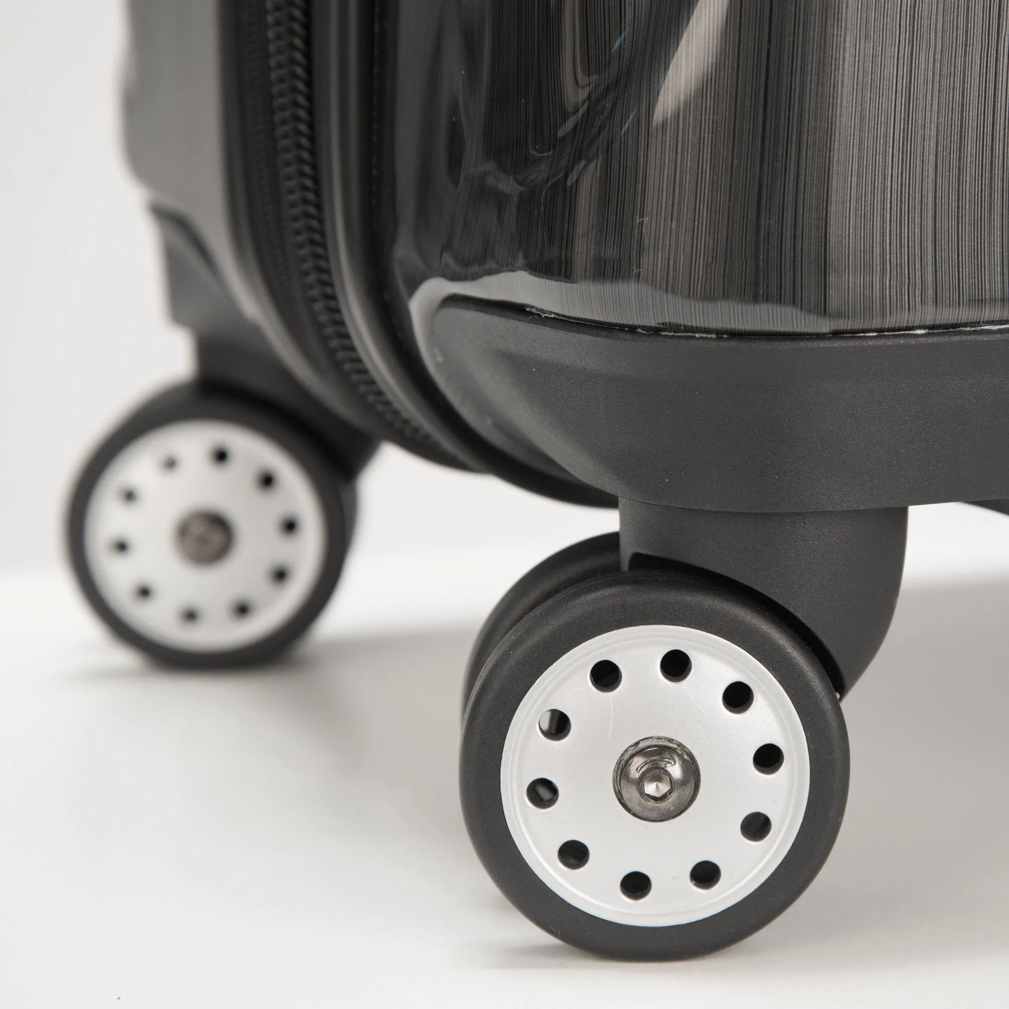 DELSEY Paris Helium Aero Expandable Spinner Trolley