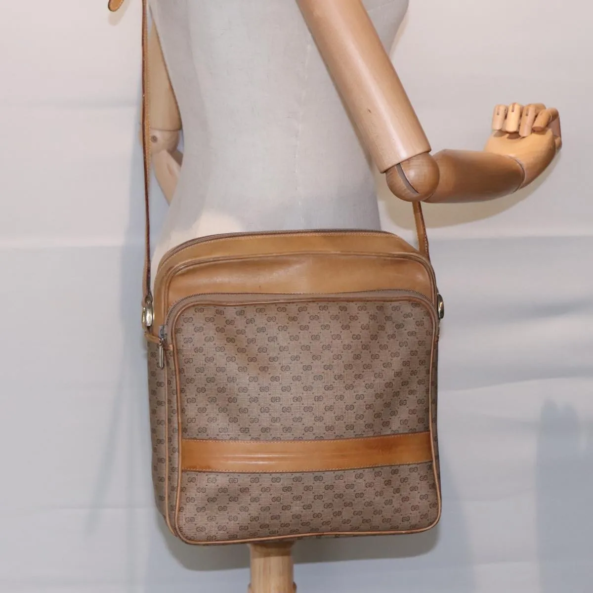 GUCCI Micro GG Canvas Shoulder Bag PVC Leather Beige fm3810