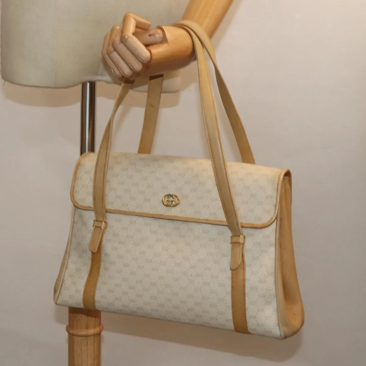 GUCCI Micro GG Supreme Shoulder Bag PVC Leather White 46 000 4857 81156