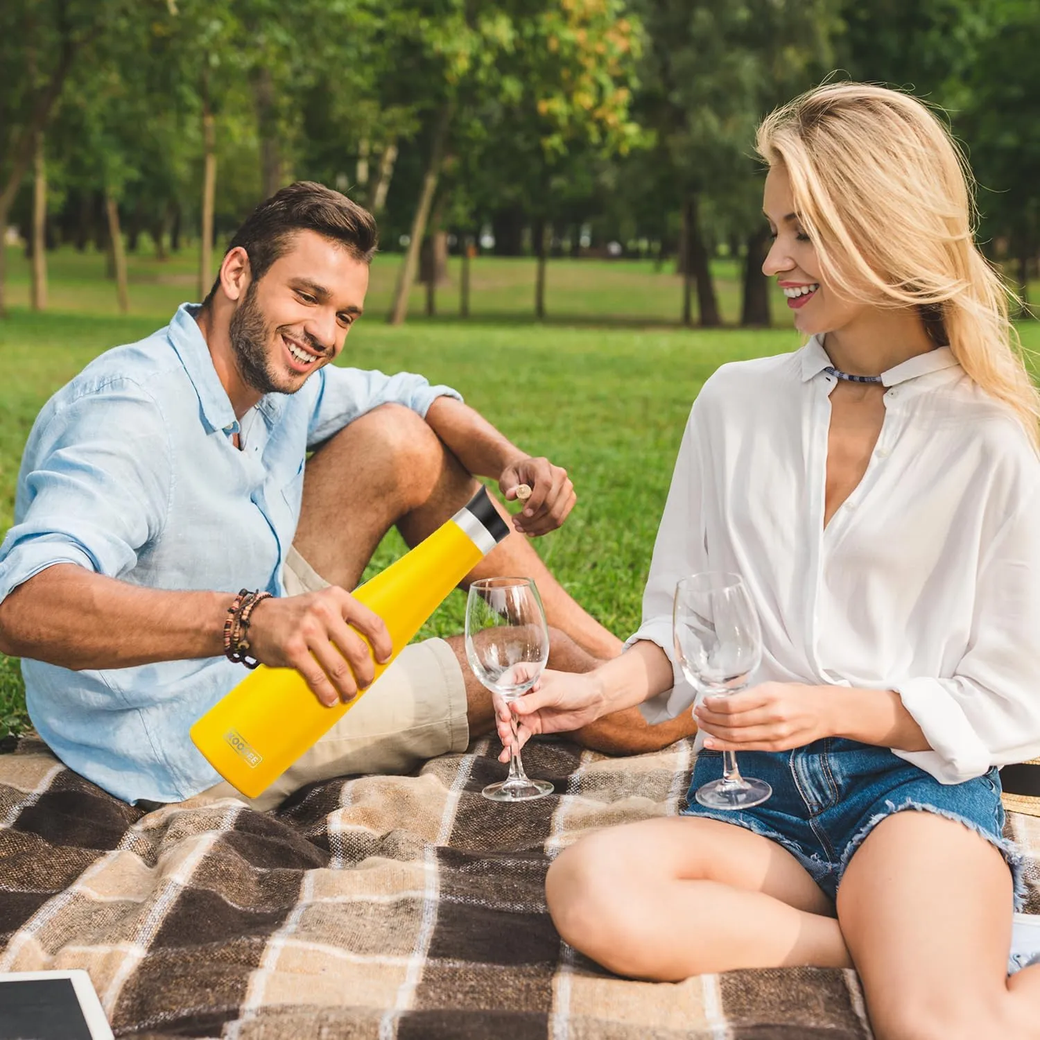 KOODEE Wine Bottle - 700ml Insulated Stainless Steel Wine Bottle with Double Wall Vacuum Sealed Lids,for Wine Lovers Keeps Wine Cold for 24 Hours and Hot for 12 Hours (Yellow,700ml)