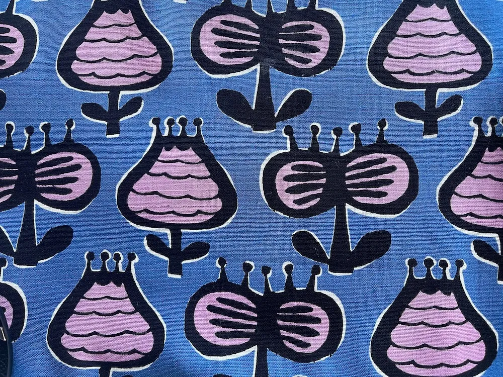 Mid-Weight Crowned Tulips Periwinkle Quilting Cotton (Made in Japan)