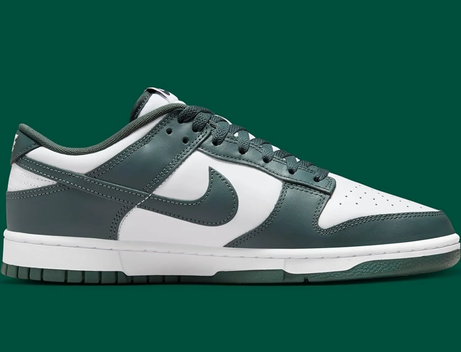 Nike Mens Dunk Low Retro Shoes