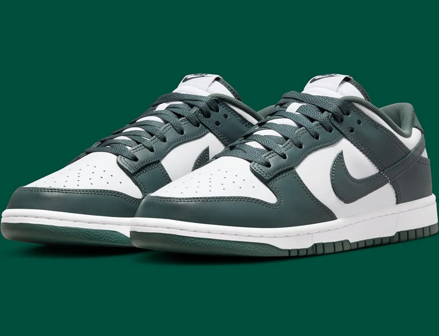 Nike Mens Dunk Low Retro Shoes