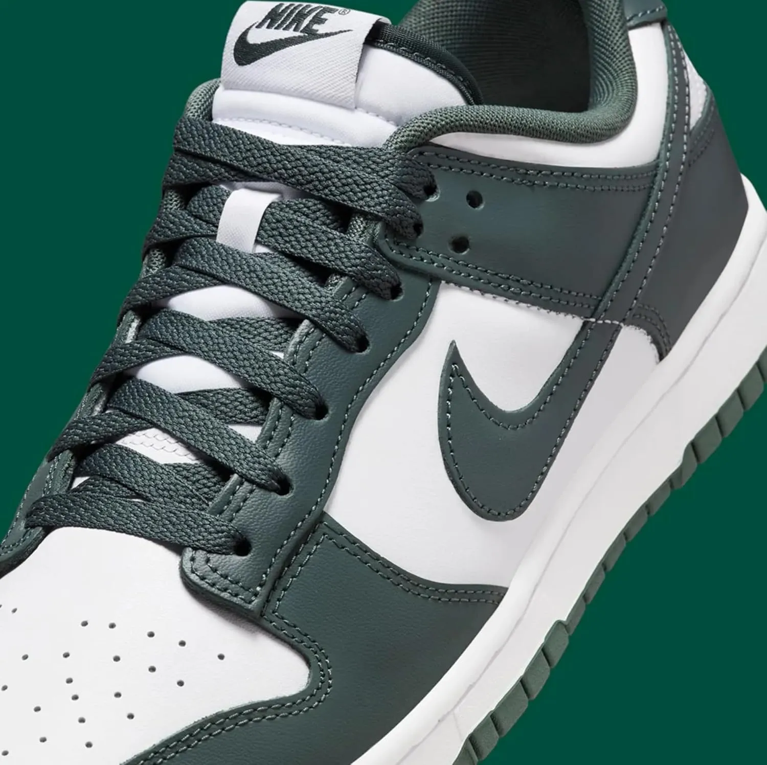 Nike Mens Dunk Low Retro Shoes