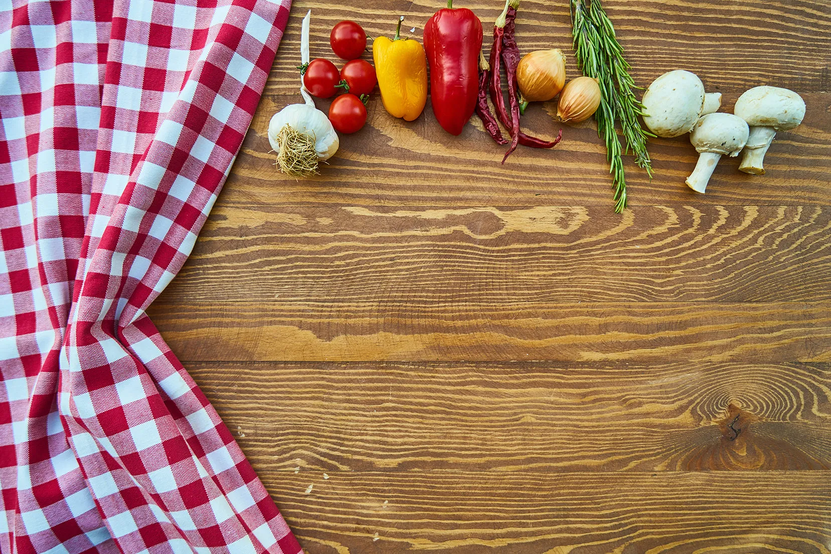 Picnic Checkered Tablecloths | Gingham Table Linens  | 100% Polyester | 1x1 Square |