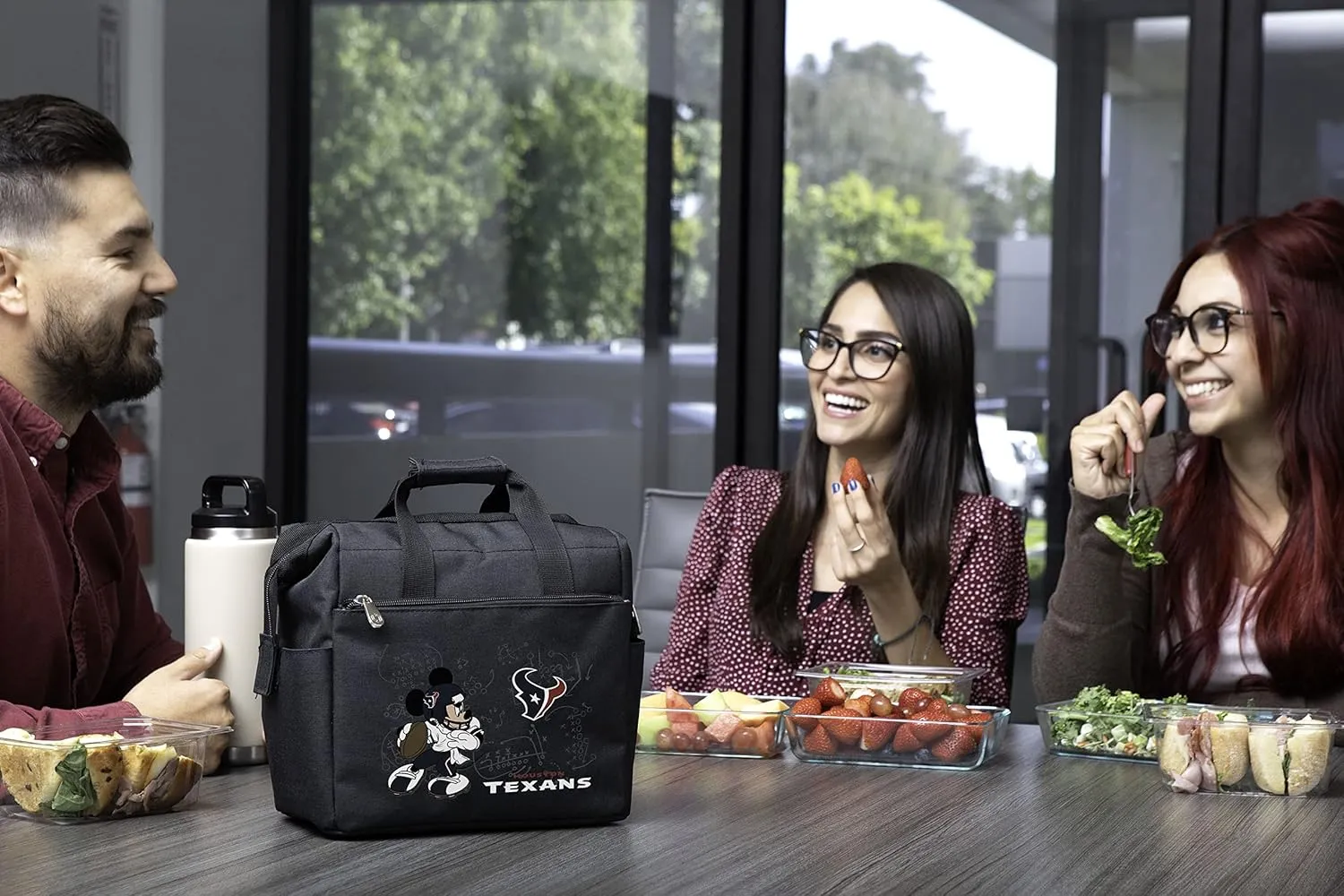 PICNIC TIME NFL Mickey Mouse On The Go Lunch Bag - Soft Cooler Lunch Box - Insulated Lunch Bag, (Black)