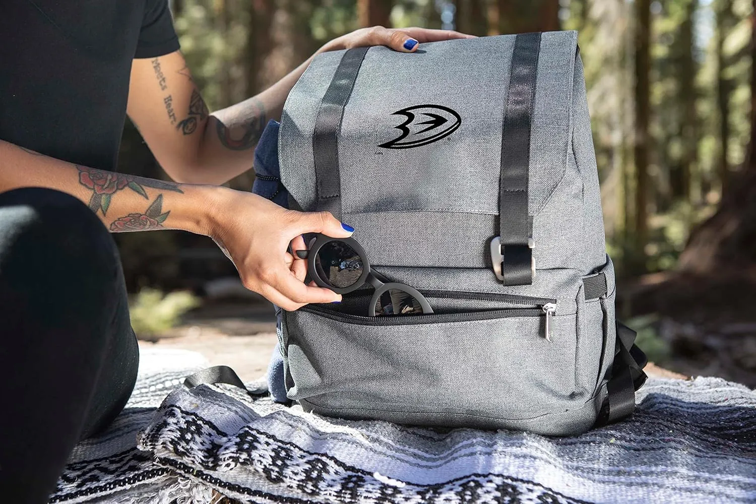 PICNIC TIME NHL Unisex-Adult NHL OTG Traverse Backpack Cooler, Soft Cooler Backpack, Hiking Backpack