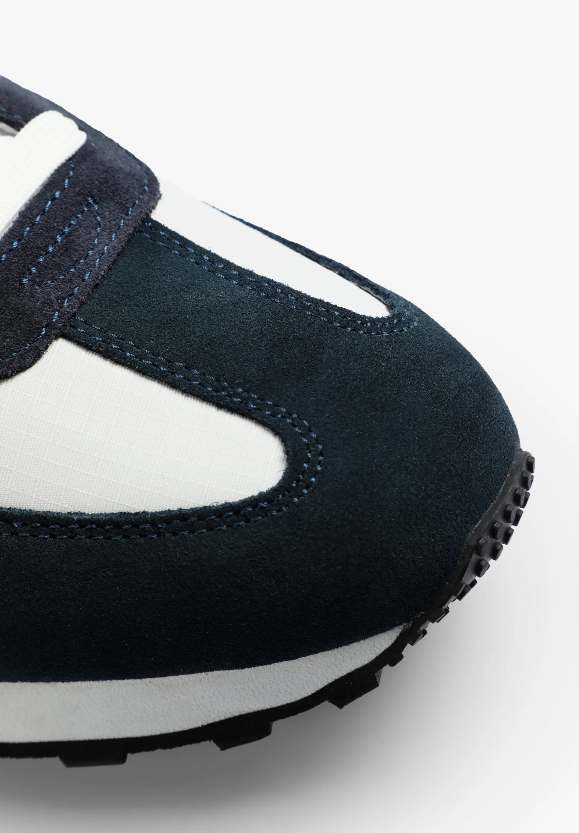 RETRO SUEDE SNEAKERS