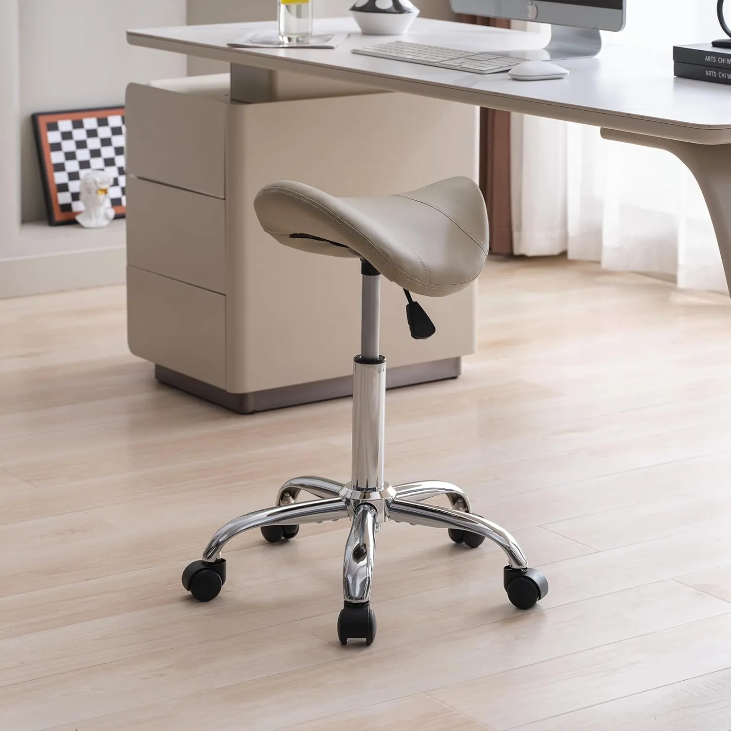 Saddle Stool, Swivel Saddle Stool with Wheels, Adjustable Rolling Stool 18"-26", Faux Leather Rolling Stool for Salon, Massage, Clinic, Lab, Office (Light Grey, 1PCS (18"-26"))