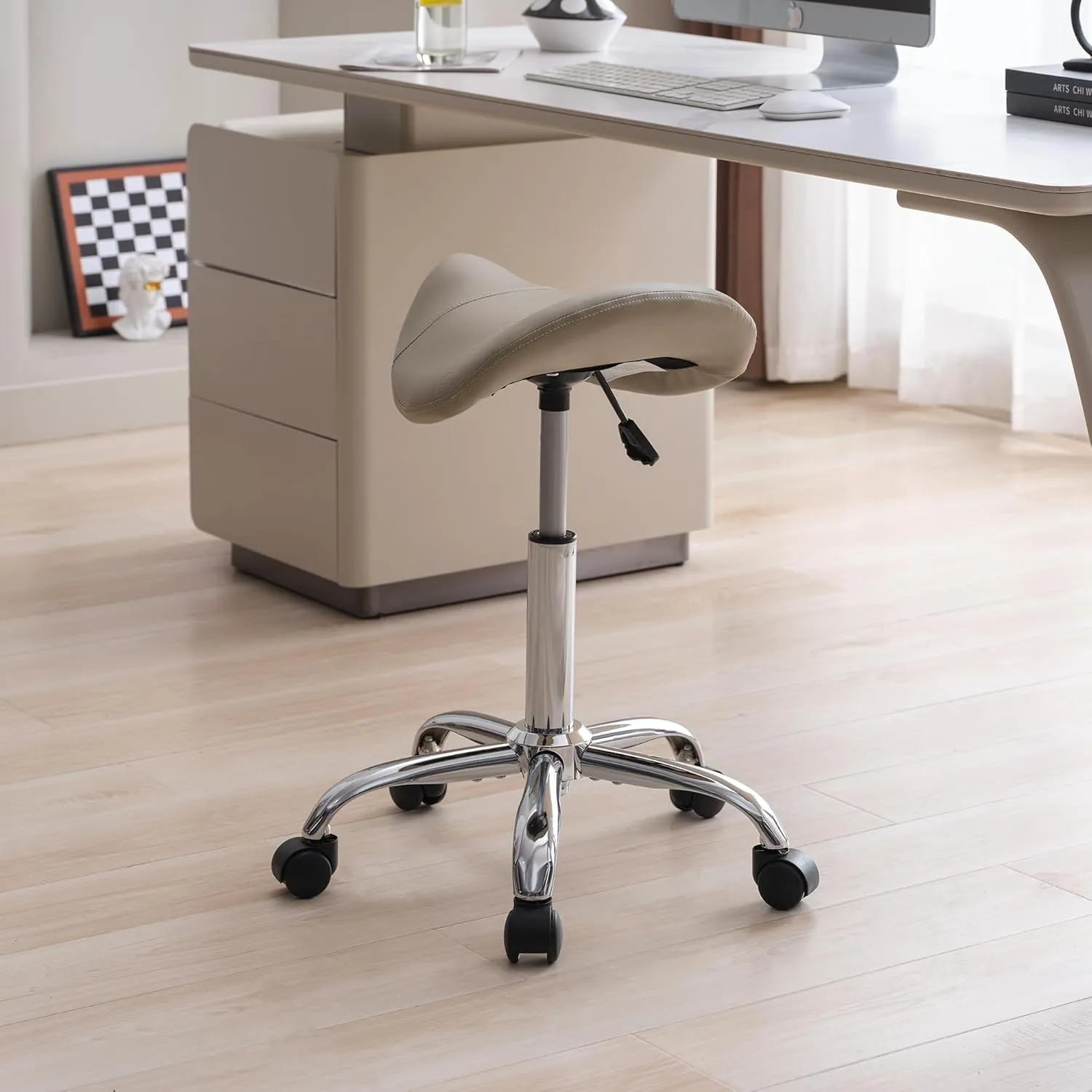 Saddle Stool, Swivel Saddle Stool with Wheels, Adjustable Rolling Stool 18"-26", Faux Leather Rolling Stool for Salon, Massage, Clinic, Lab, Office (Light Grey, 1PCS (18"-26"))