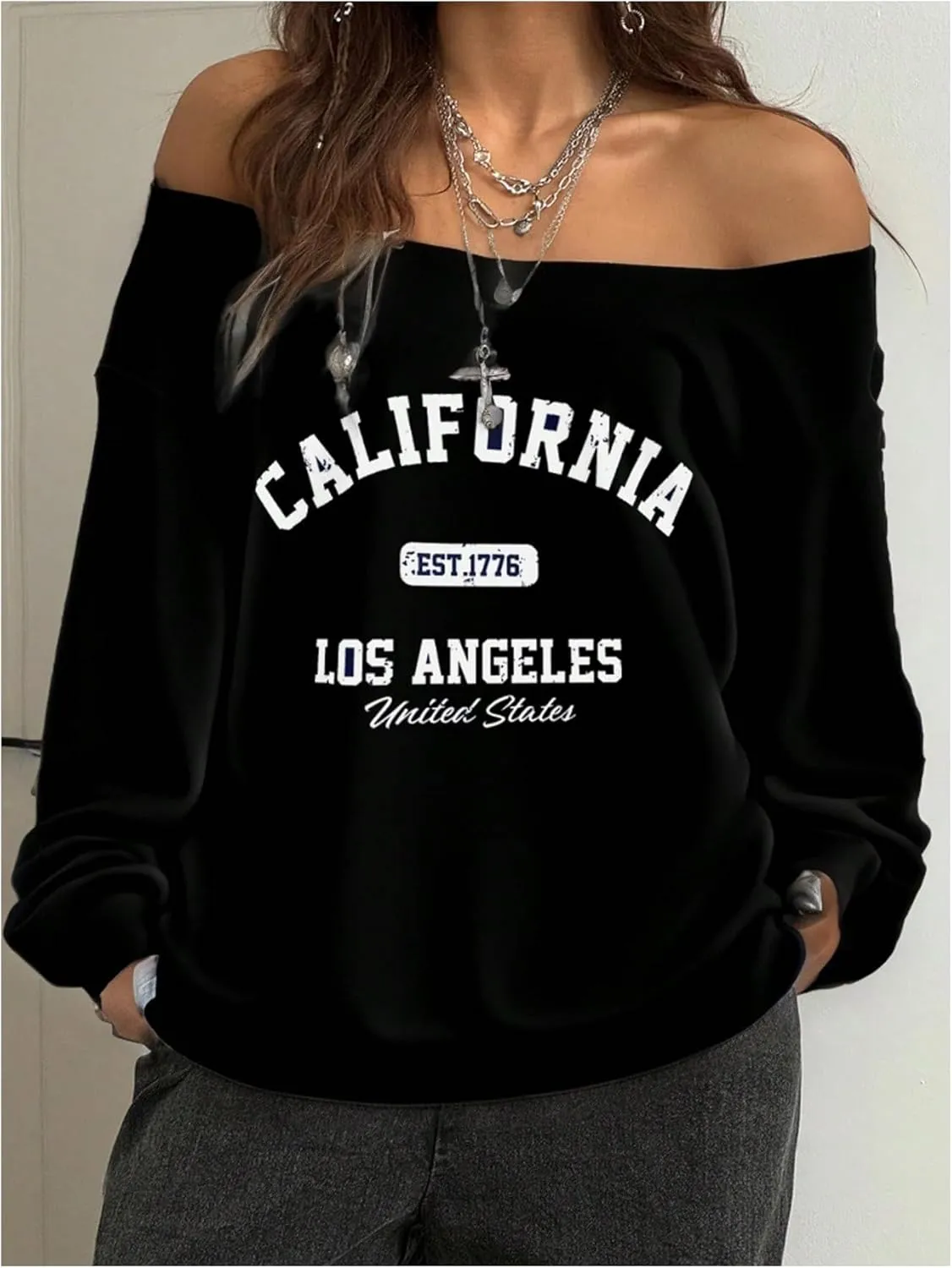 SOLY HUX Women's Off Shoulder Letter Graphic Sweatshirts Long Sleeve Baggy Pullover Streetwear
