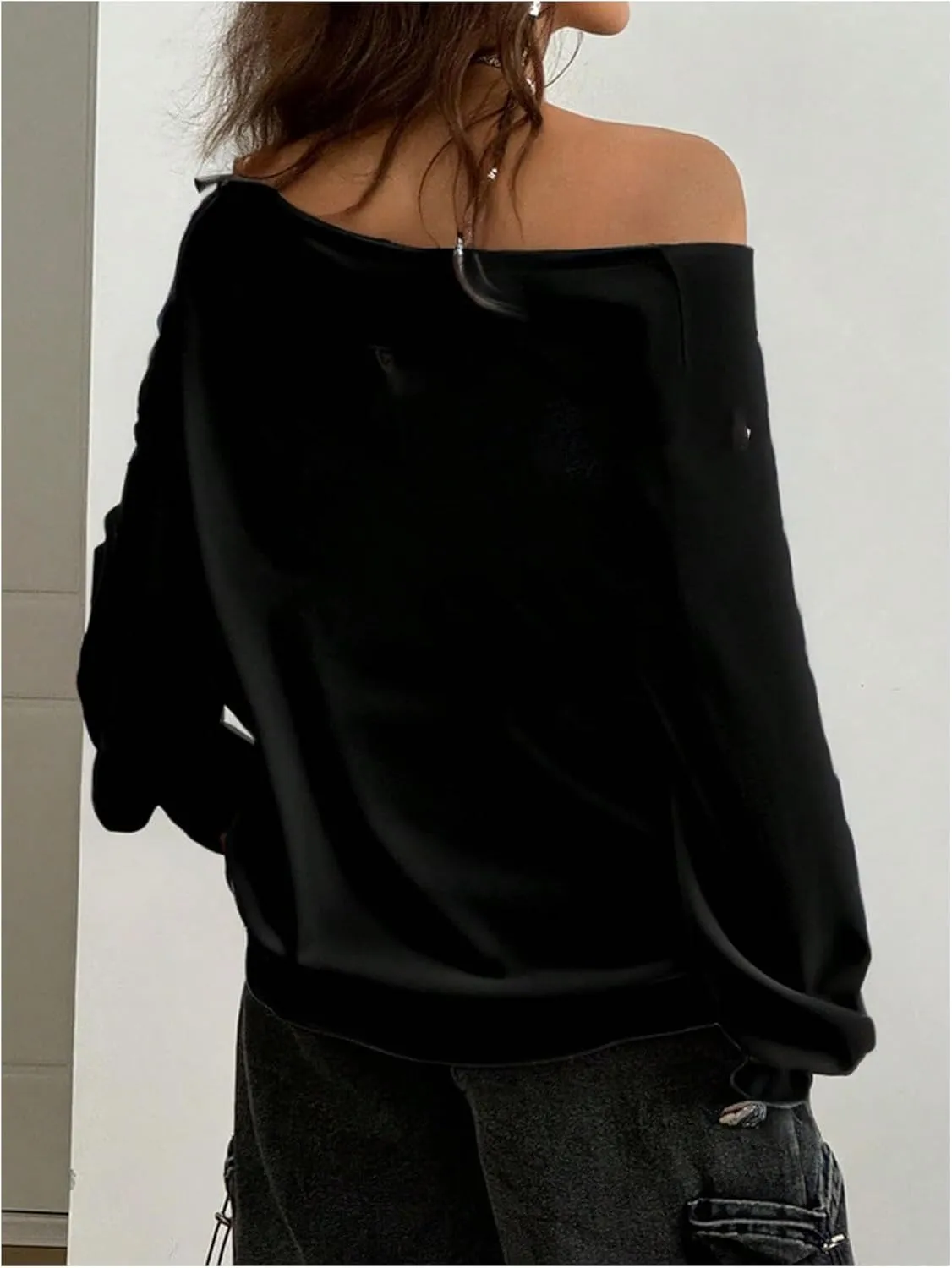 SOLY HUX Women's Off Shoulder Letter Graphic Sweatshirts Long Sleeve Baggy Pullover Streetwear
