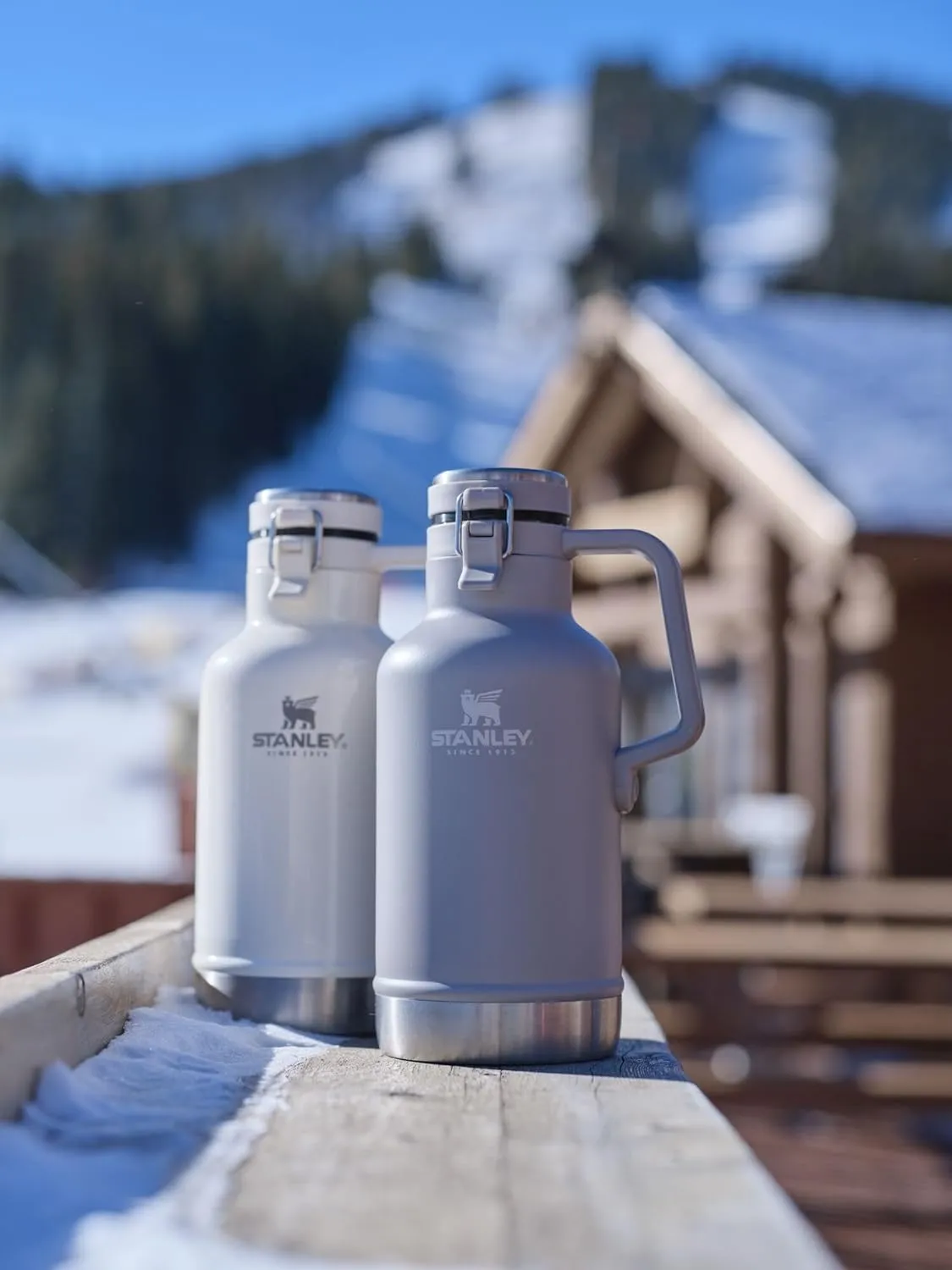 Stanley Classic Easy-Pour Growler 64 oz | Keeps Beer Cold or Coffee Hot | Leakproof Steel Lined Lid and Easy to Carry Handle | Insulated Stainless Steel | BPA-Free | Cream Gloss