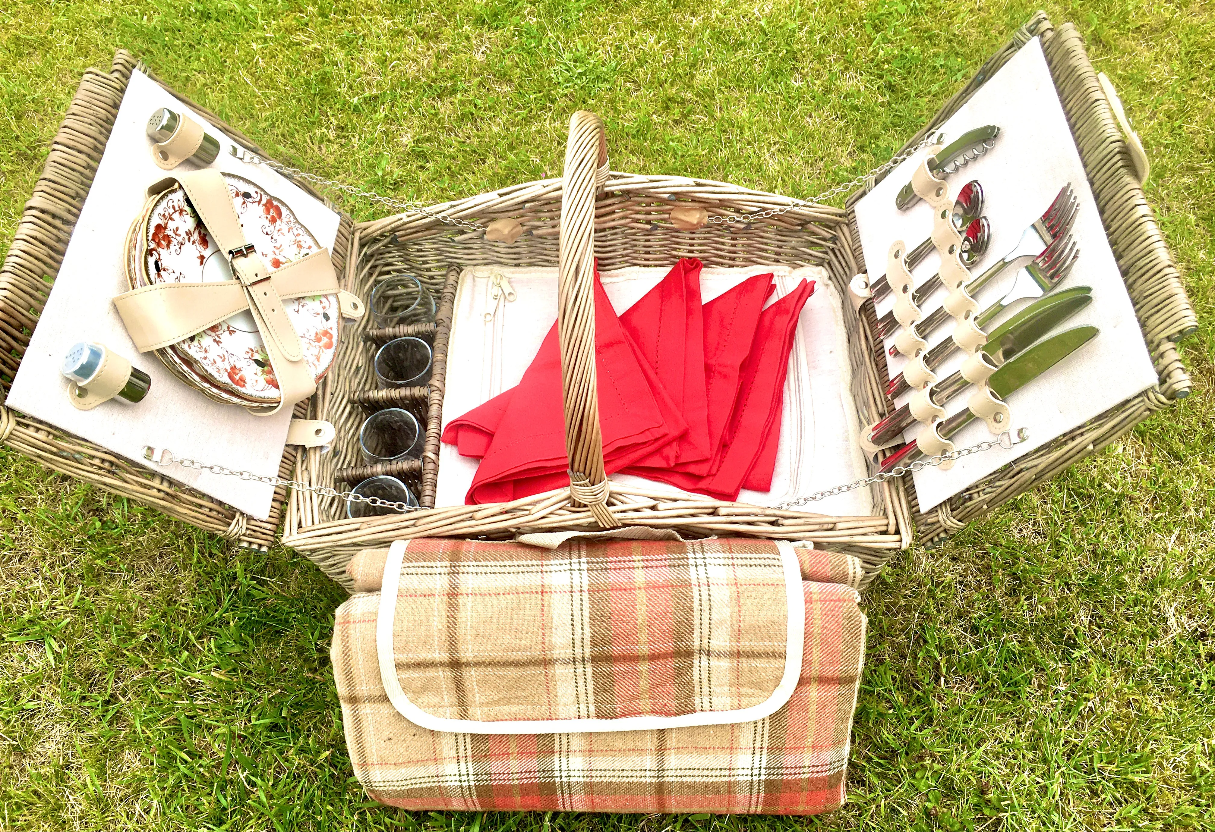 The Hamilton  - an ivory top-handled hamper for 4