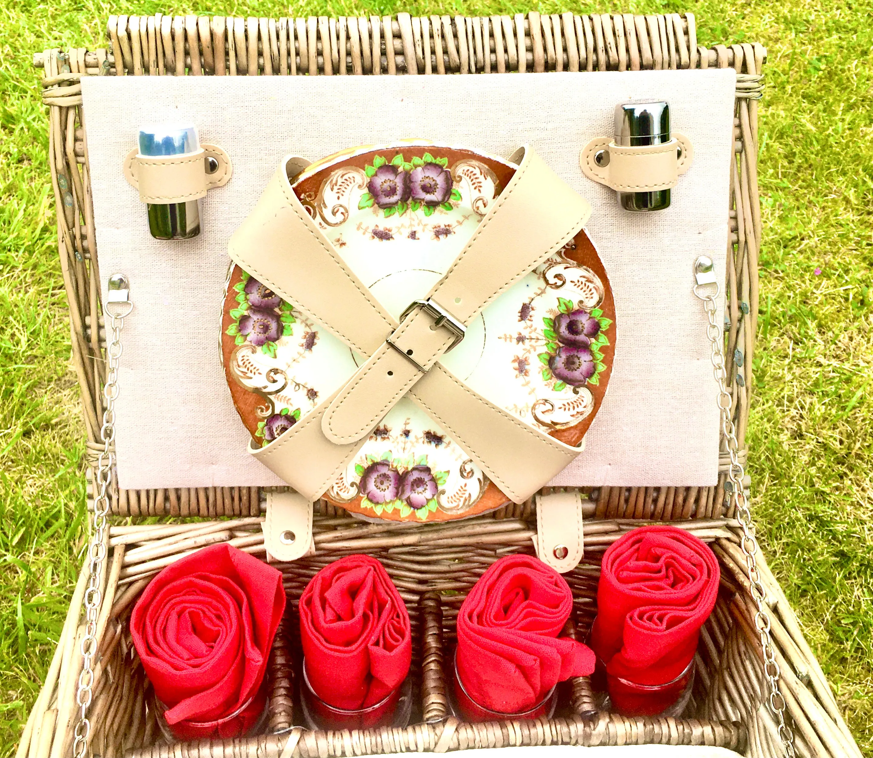 The Hamilton  - an ivory top-handled hamper for 4
