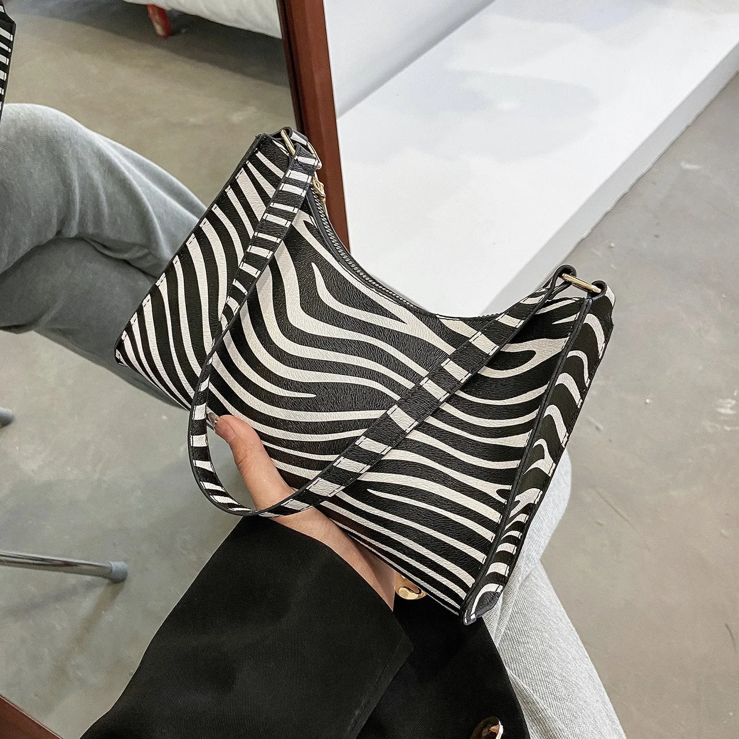 Wholesale Contrasting Print Shoulder Bag