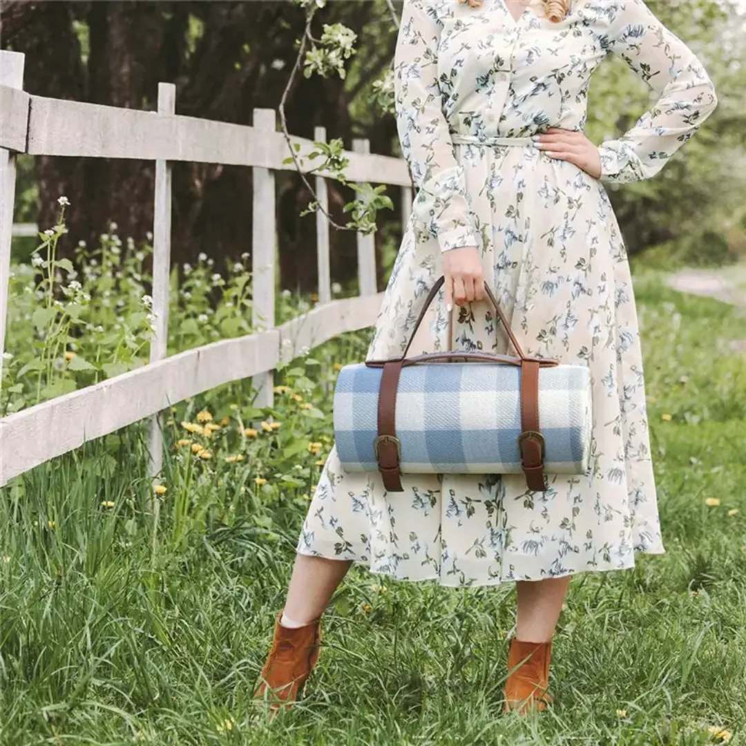Wimberley Waterproof Picnic Blanket with handle: Light Blue