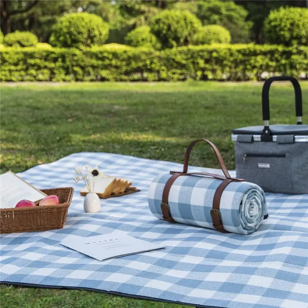 Wimberley Waterproof Picnic Blanket with handle: Light Blue