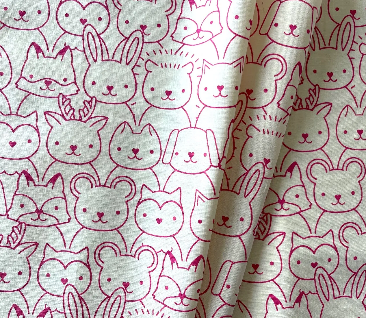 Woodland Park Sup Animals Raspberry Quilting Cotton  (Made in Japan)